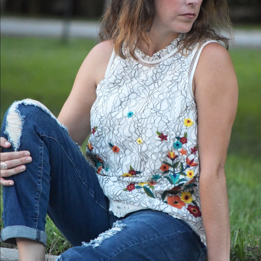 Lotta Lace Sleeveless Top